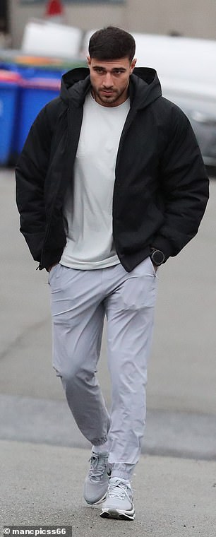 لقد حاربت الريح أثناء خروجها مع تومي