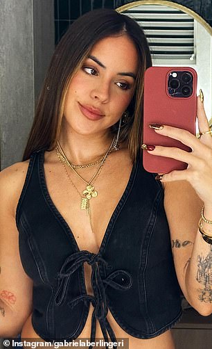 لم تكن علاقة بيرلينجيري مع باد باني براقة على الإطلاق، وكانت مدعومة على نطاق واسع من قبل المعجبين