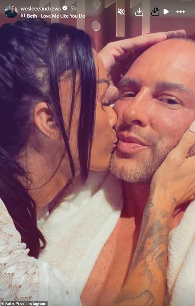 وأثار زواج كاتي الجديد قلق أحبائها، حيث كشفت صحيفة ديلي ميل في وقت سابق أن لي مُنع من مغادرة دبي بعد أن أمضى ثلاثة أسابيع في السجن