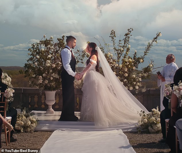ظهرت غابرييلا كعروس Bad Bunny في الفيديو الموسيقي الخاص به لعام 2023 لـ Titi Me Pregunto