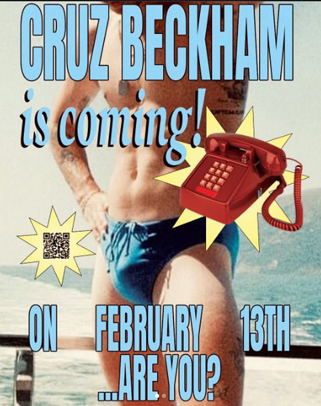 ليلة الخميس، تم لصق 250 ملصقًا يظهر منظرًا ملفتًا للنظر لعضوه الذكري في البحرية، 