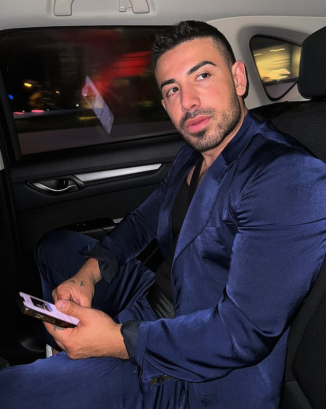 ورد جونو بإخبار متابعيه أن منشور سيمون كان مليئًا بـ 