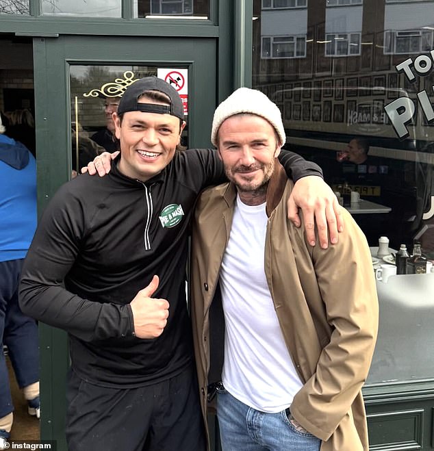 ديفيد هو مقامر منتظم في متجر Tony's Pie & Mash في Waltham Abbey، الواقع خارج مسقط رأسه في Leytonstone مباشرةً.