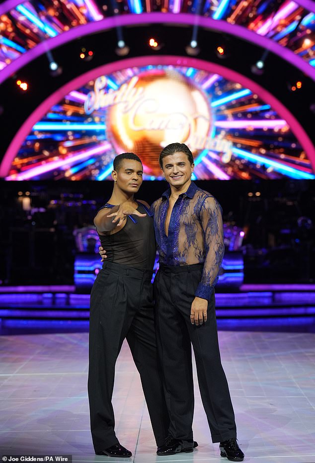 على الرغم من الانسحاب من العرض، لا يزال جدول لايتون مزدحمًا للغاية. يقوم حاليًا ببطولة جولة Strictly Come Dancing Live Tour كضيف خاص وقد اجتمع مجددًا مع شريكه في الرقص نيكيتا كوزمين (كلاهما في الصورة الشهر الماضي).