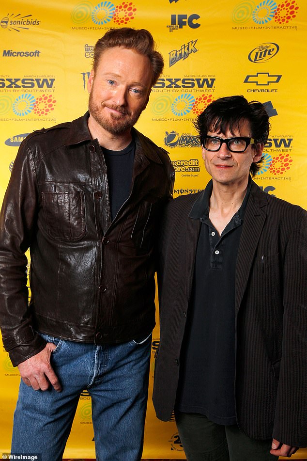 عم تشالاميت من جهة والدته هو رودمان فليندر، وهو ممثل ومخرج محترم تشمل اعتماداته The Office وUgly Betty وفيلم Leprechaun 2 - وConan O'Brien's BFF لعقود من الزمن؛ (كونان ورودمان في 2011)