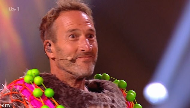 في مكان آخر من الحلقة، عرف المشاهدون أخيرًا هوية شخصية Sloth وهي المذيع Ben Fogle