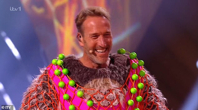 انفجر الجمهور والحكام عندما أدركوا أن مقدم برنامج Animal Park هو الذي يغني طوال الوقت