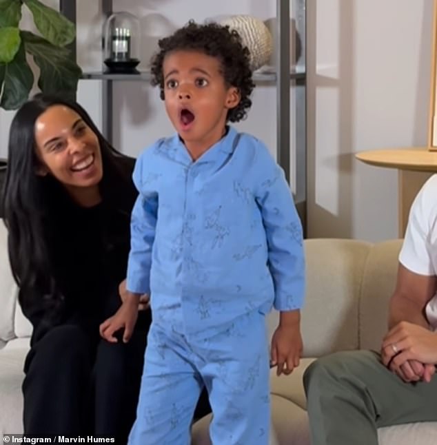 نشر مارفن مقطعًا رائعًا للحظة التي علم فيها طفلاه الأصغر، ابنته فالنتينا وابنه بليك، أن والدهما كان في العرض