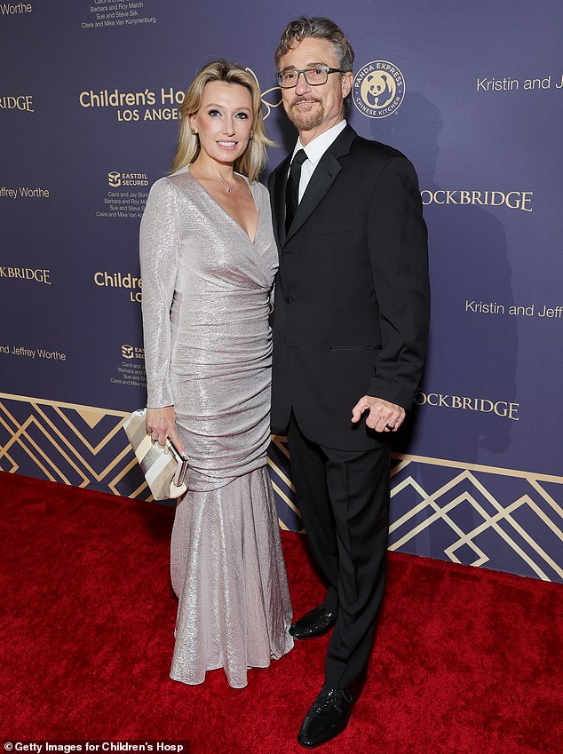 تم تصوير الزوجين المنفصلين على السجادة الحمراء في لوس أنجلوس في أكتوبر 2022