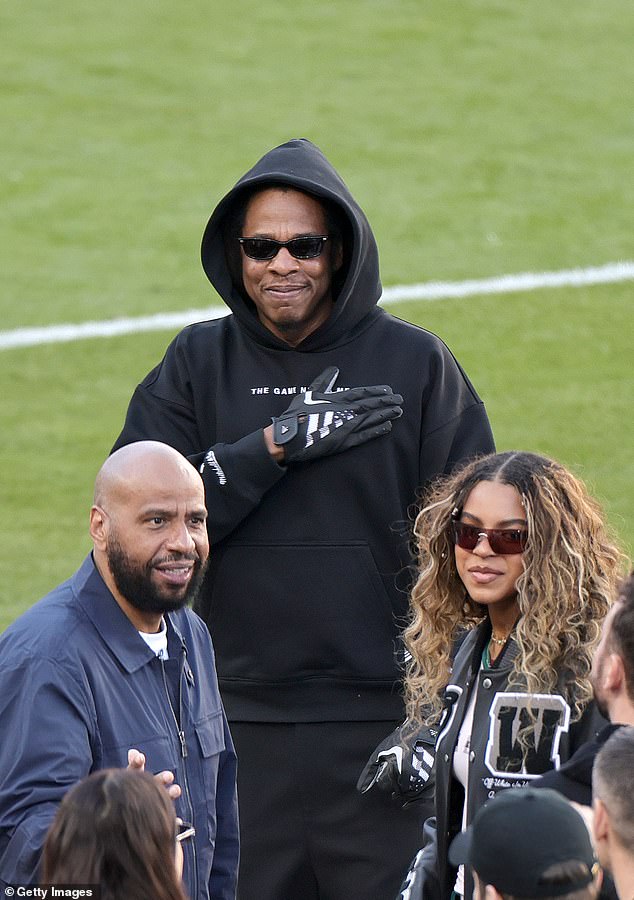 وصل جاي زي مع ابنته الكبرى بلو آيفي كارتر، التي حضرت العديد من مباريات السوبر بولز مع والدها