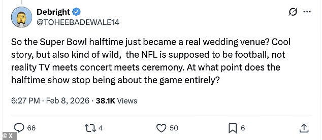 قال أحد المشاهدين إن مشهد عرض نهاية الشوط الأول اكتسب حياة خاصة به