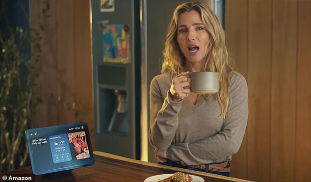 في الإعلان، يتخيل نجم Thor الطرق التي يمكن لمساعد الذكاء الاصطناعي الخاص به أن ينظم وفاته المبكرة. 