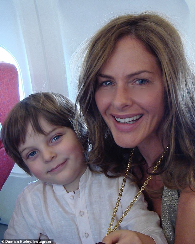 سارع المعجبون والأصدقاء المشهورون إلى مشاركة أطيب تمنياتهم، حيث شارك داميان، ابن صديقة تريني القديمة إليزابيث هيرلي، إشادة جميلة (في الصورة معًا)