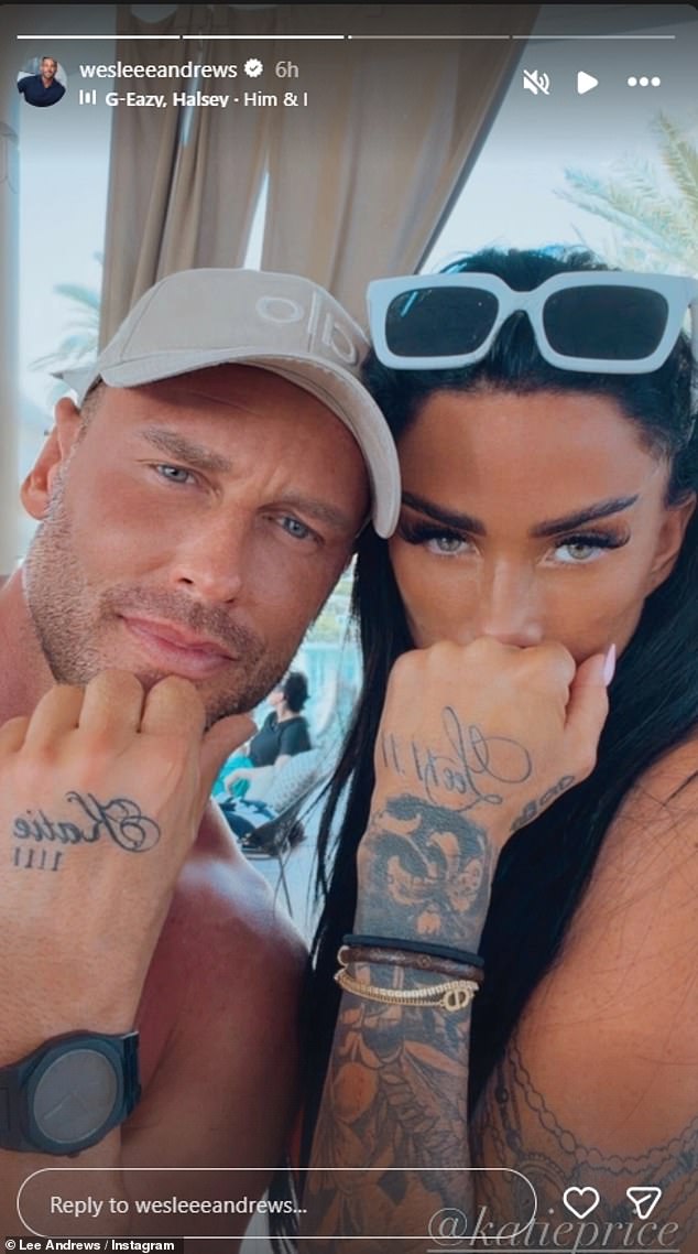 صدمت عارضة الأزياء السابقة، البالغة من العمر 47 عامًا، المعجبين الشهر الماضي عندما كشفت أنها ربطت العقد للمرة الرابعة مع رجل الأعمال المزعوم، الذي كان موضوعًا لعدد من العروض الفاضحة حول عمله وعلاقاته.