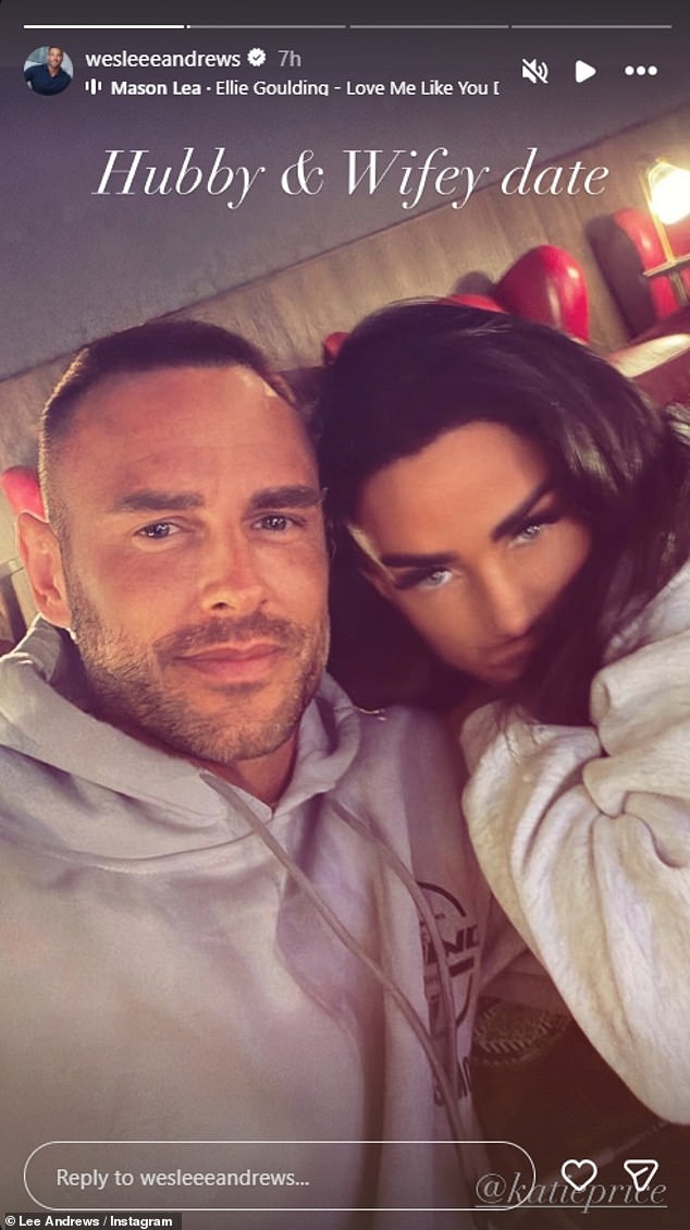 وكشفت صحيفة ديلي ميل سابقًا أن لي قضى ثلاثة أسابيع محتجزًا في أحد سجون الإمارات العربية المتحدة بتهمة تزوير توقيع صديقته السابقة للحصول على قرض بقيمة 200 ألف جنيه إسترليني باسم صديقته السابقة وتم منعه من مغادرة البلاد. وهو ينفي ذلك، لكن لا يبدو أنه غادر البلاد حتى الآن