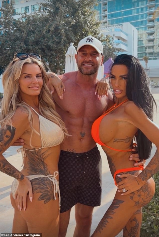 وشارك لي صورًا من أحد الأندية الشاطئية في دبي إلى جانب أغنية Coolio's Gangsta's Paradise، بالإضافة إلى صورة له مع كيري وكاتي على جانبيه.