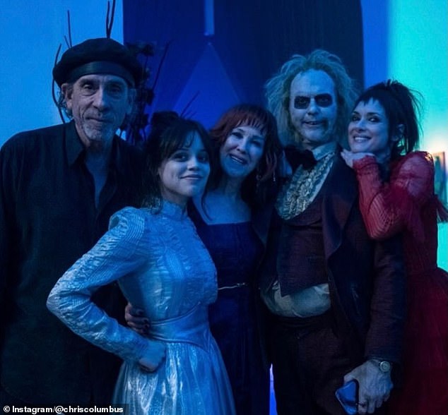 شاهد مع تيم بيرتون وجينا أورتيجا ومايكل كيتون ووينونا رايدر في فيلم Beetlejuice لعام 2024 Beetlejuice