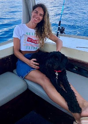 ويقال إن سمسار الرهن العقاري المليونير، 53 عامًا، ينمو على مقربة من مديرة الضيافة كارمن توماسيتش، 38 عامًا (في الصورة).