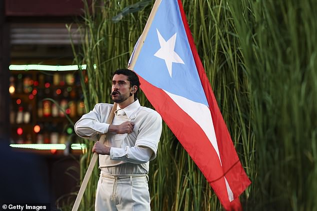 أبهر مغني Tití Me Preguntó، البالغ من العمر 31 عامًا، الجماهير عندما كان يتصدر مباراة الأحد في ملعب ليفي في سانتا كلارا، كاليفورنيا.