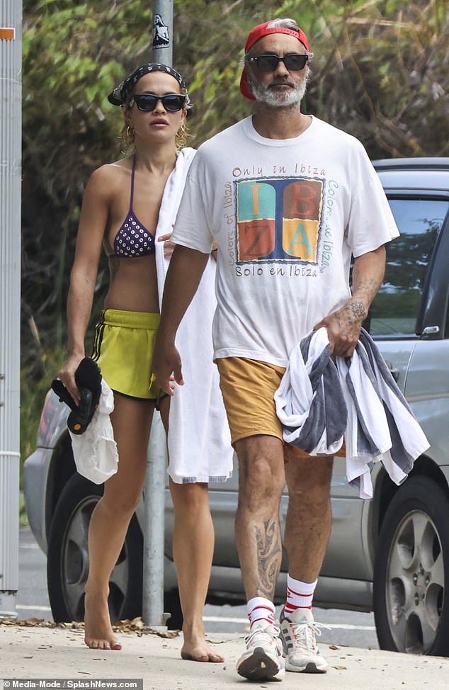 ويأتي ظهور الزوجين بعد أن شوهدت ريتا وهي تصل إلى أستراليا في مطار سيدني يوم الأحد قبل ظهورها المقرر في حدثين رفيعي المستوى.