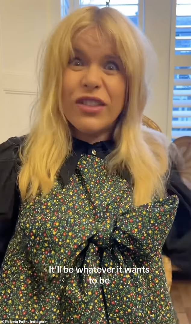 قالت: أوه، هيا، هل هذا مهم حقا؟ إنه عام 2026 - هل لم نعد نهتم بالجنس بعد الآن؟ أنتم أيها الأشخاص الذين يعانون من رهاب المتحولين جنسياً ورهاب المثلية الجنسية! سيكون ما يريد أن يكون،''