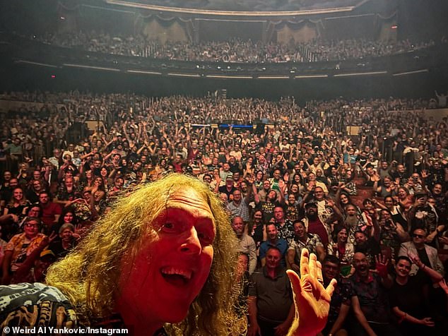 تستخدم Krajewski الكثير من الوقت بمفردها نظرًا لأنه من المقرر أن يبدأ عازف الأكورديون الساخر جولته Bigger & Weirder التي تبلغ مدتها 90 يومًا في 26 مايو في فندق وكازينو سيمينول هارد روك في هوليوود، فلوريدا (في الصورة في 16 يونيو).