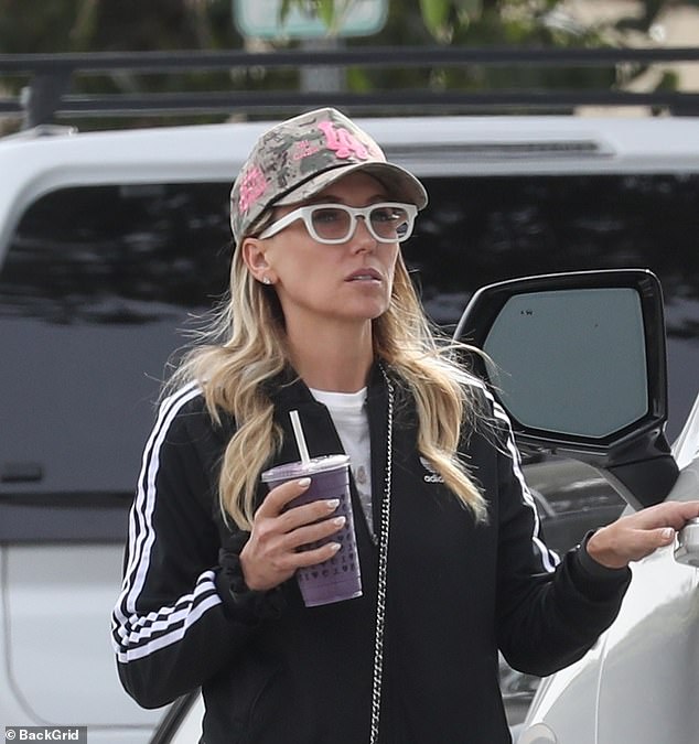 انفصل بروك وباري في ديسمبر 2024، وتشير مستندات المحكمة المرفوعة في لوس أنجلوس إلى أن باري هو من قدم طلب الانفصال في ذلك الوقت.