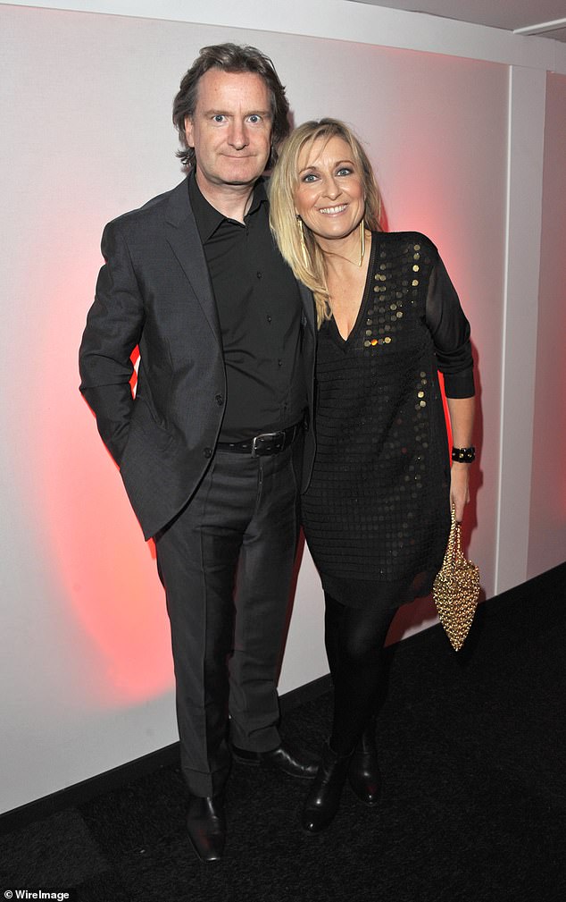 كانت فيونا تبلغ من العمر 61 عامًا فقط عندما قيل لها إنها أصيبت بالمرض، وهو اضطراب دماغي تقدمي وغير قابل للشفاء يسبب انخفاضًا في الذاكرة والتفكير والسلوك.