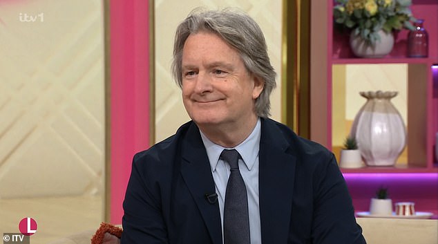 منفتحًا على حالتها المتدهورة، قال مارتن إنه حارب 