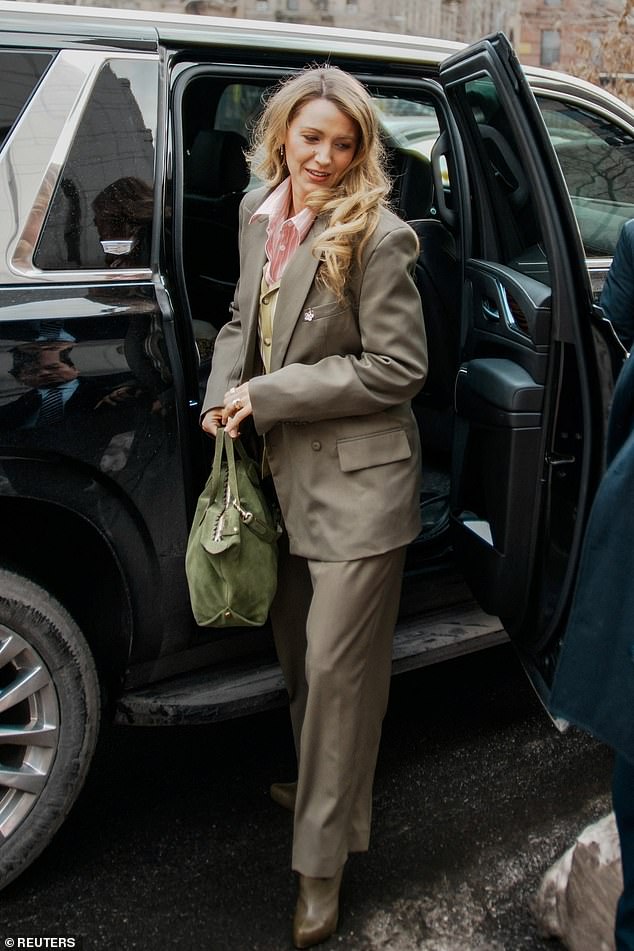 وصولها إلى المحكمة صباح الأربعاء لمواجهة بالدوني