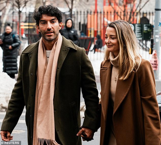 بالدوني يقف بجانب إميلي بقوة للحصول على الدعم خلال محادثات التسوية