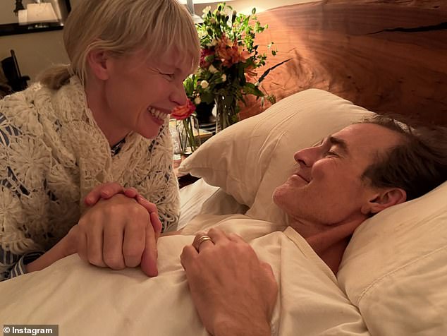 كما نشرت المصممة إيرين فيثرستون تحية لجيمس على إنستغرام