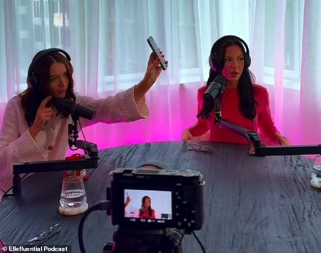 كيليان (يسار) وسالاجاراس (يمين) كانا من أفضل الأصدقاء، حتى أنهما ظهرا معًا في أحد البرامج الصوتية