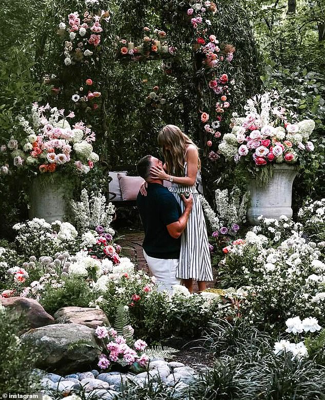 منذ خطوبة كيلسي وسويفت في أغسطس 2025، ترددت شائعات أنهما من المقرر أن يتزوجا في 13 يونيو 2026 في فندق Ocean House Hotel الفاخر، وهو عقار على الواجهة البحرية يقع على بعد خمس دقائق فقط سيرًا على الأقدام من قصر سويفت الخاص في رود آيلاند.