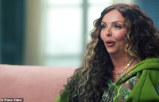 الآن، في مسلسلها الوثائقي الجديد من Prime Video Jesy Nelson: Life After Little Mix، تحدثت المغنية عن انفصالهما للمرة الأولى، على أمل أن يتم وضع أي 