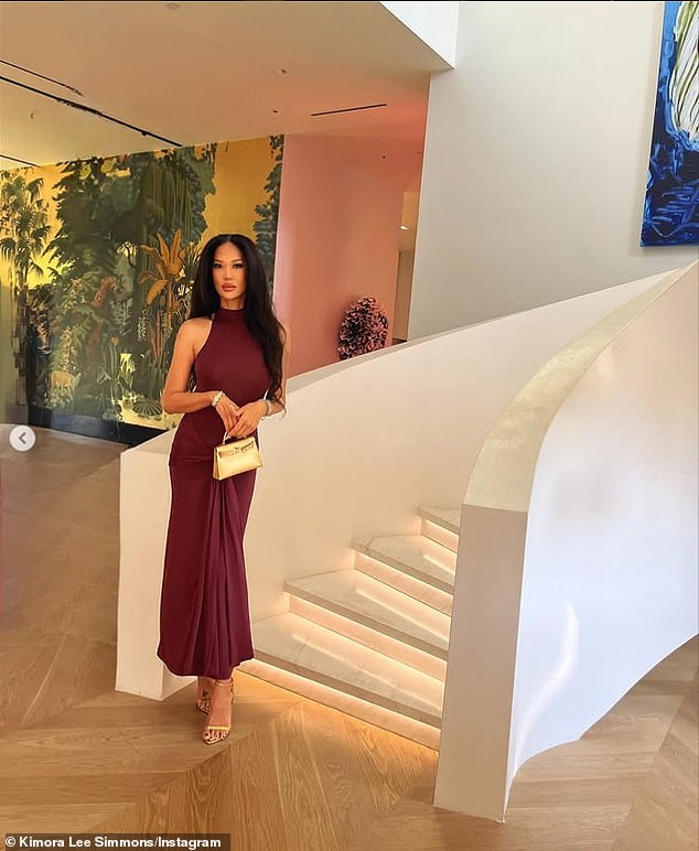 اعترضت مؤسسة Baby Phat على بيع وإعادة تأجير العقار في محكمة بيفرلي هيلز في عام 2021، مدعية أن الأخوين روبن اشتريا المنزل بشكل غير قانوني دون إذنها، ولكن يُزعم أنها وقعت على قرار Keyway الذي يسمح بالبيع (في الصورة في 7 نوفمبر).