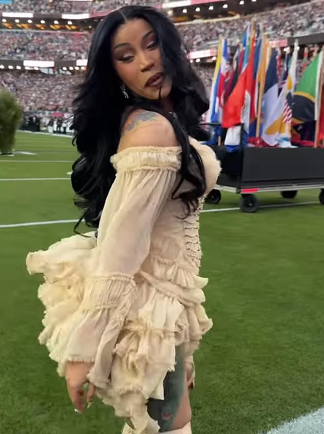 أطلقت Cardi B تحذيرًا جريئًا أدى إلى اندلاع الساحة: 