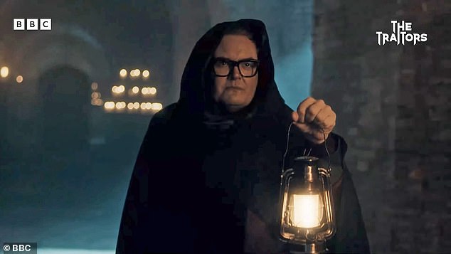 أصبح الممثل الكوميدي، البالغ من العمر 49 عامًا، مطلوبًا بشكل كبير منذ ظهوره منتصرًا في برنامج Celebrity Traitors العام الماضي الذي عرضته هيئة الإذاعة البريطانية (BBC) والذي كان مليئًا بالنجوم.