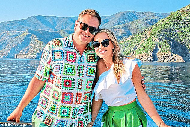 تعني الصفقة الجديدة أنه من غير المرجح أن يكون لدى آلان وقت لتصوير مسلسله الشهير على قناة بي بي سي مع أماندا 