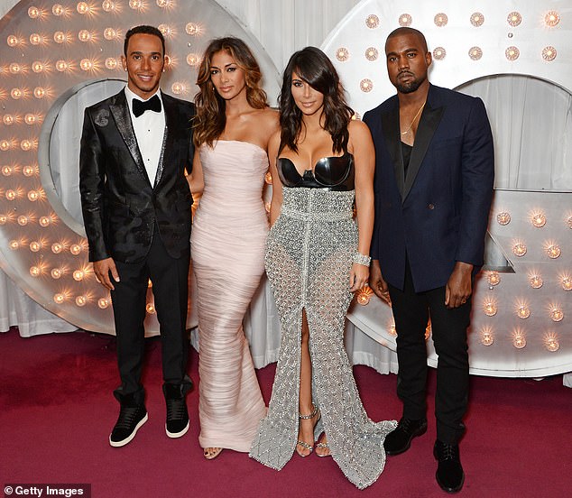 لقد أصبحوا أصدقاء منذ عام 2014: شوهدوا في لندن عام 2014 مع نيكول شيرزينغر وكاني ويست