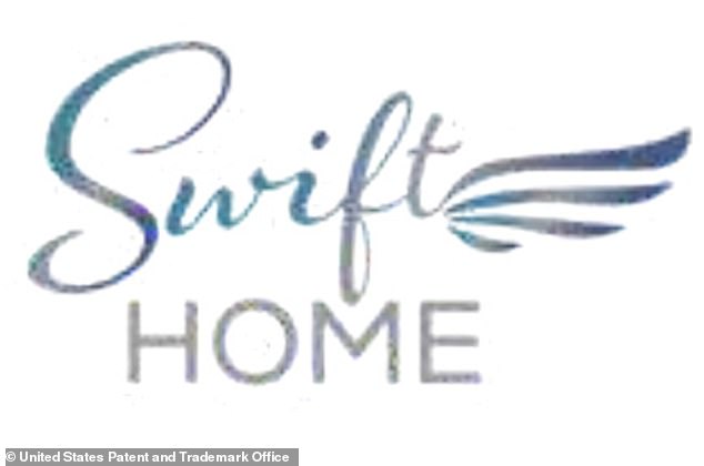 يزعم ملف Swift أن النصف الأول من شعار Swift Home يشبه إلى حد كبير الطريقة التي توقع بها اسم عائلتها. يحتوي النصف الأول من الشعار على كلمة 