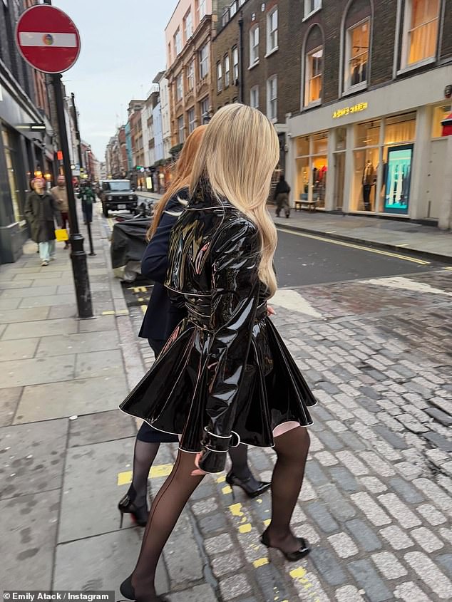 استقبلت نجمة Rivals ابنها بارني في يونيو 2024 مع شريكها أليستير غارنر، وتخلت عما وصفته سابقًا بصورة 