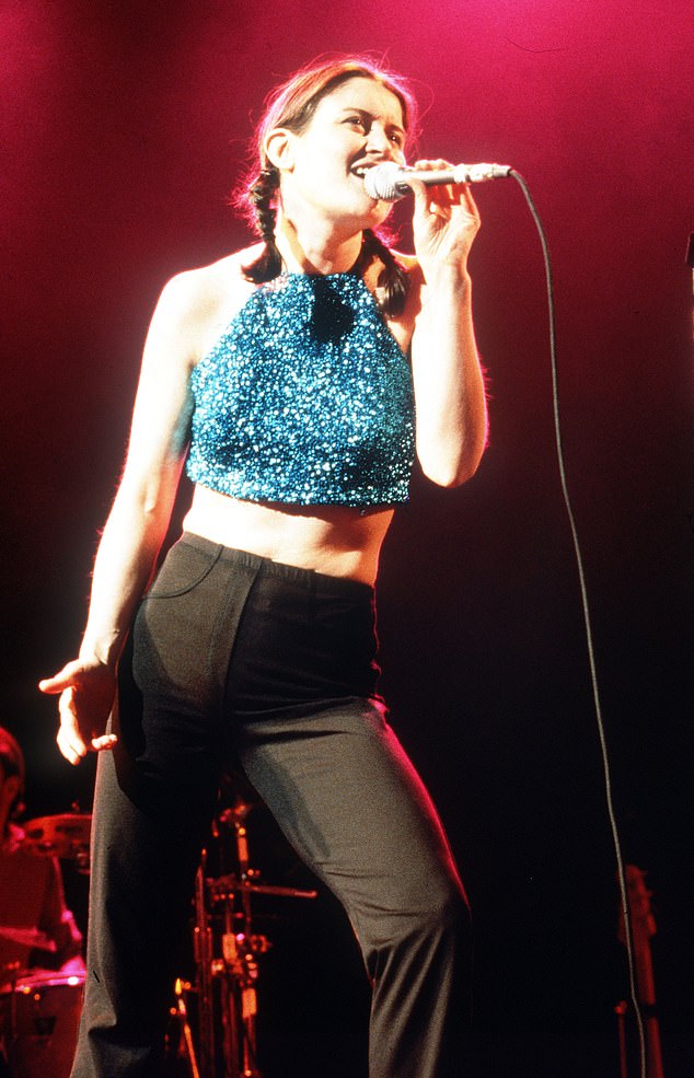 بعد إصدار ألبومها الأول Harbinger في عام 1994، أصبحت كول عنصرًا أساسيًا في الراديو في التسعينيات مع أغنية I Don¿t Want to Wait وأغنيتها Where Have All the Cowboys Gone؟