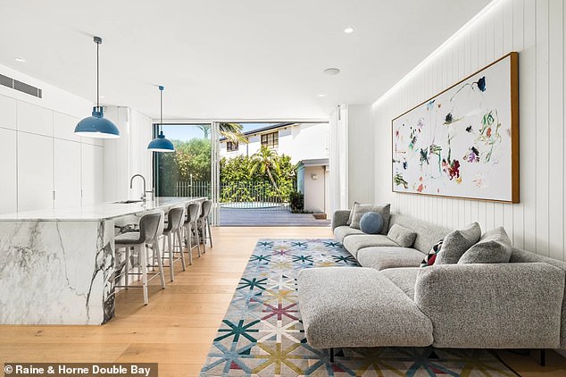 اشترى جاستن وبروك العقار في عام 2022 مقابل 15.2 مليون دولار، وأنفقا منذ ذلك الحين 5 ملايين دولار إضافية لتجديد العقار المذهل.