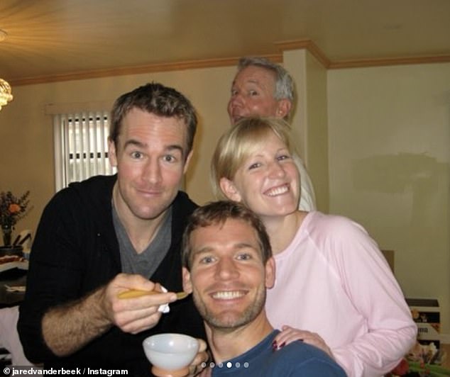 جيمس وجاريد وشقيقتهما جوليانا، التي تم تضمينها في الصور التي تمت مشاركتها في منشور جاريد، نشأوا في ولاية كونيتيكت