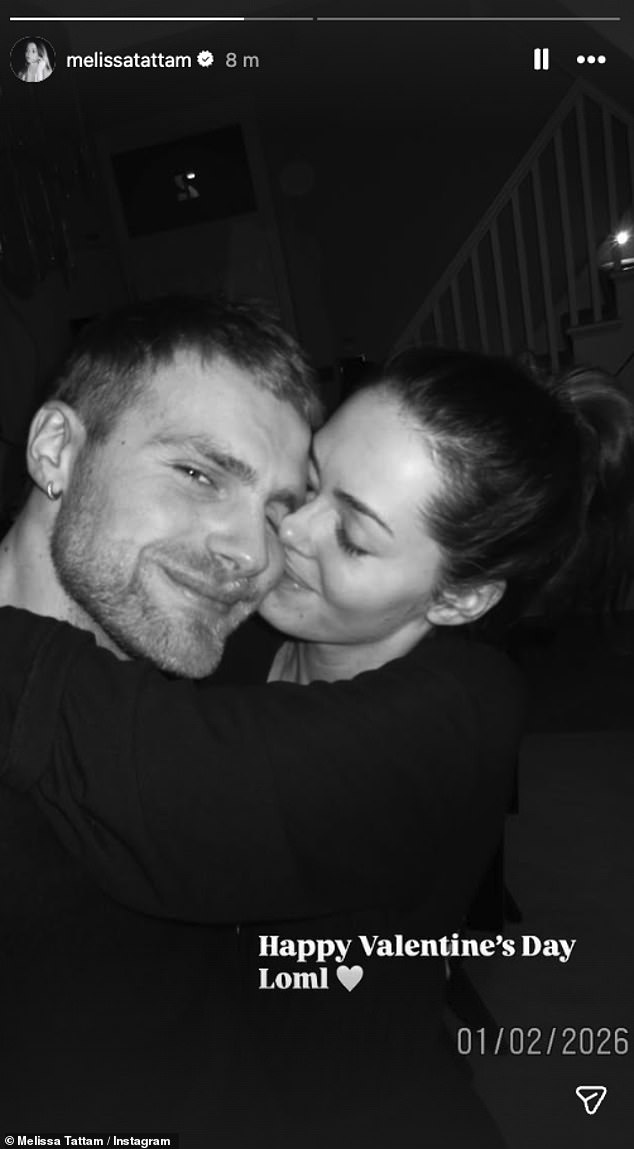 احتفلوا بعيد الحب الأول منذ خطوبتهم ميليسا تاتام من MIC نشرت تحية لخطيبها والنجم المشارك توبي واتكينز