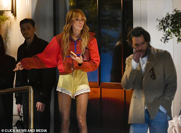 بعد الحفل الذي أقيم في فندق نيومان، والذي شهد الكشف عن أوليفيا كوجه جديد لغارنييه، توجه مع بيت ومجموعة من الأصدقاء