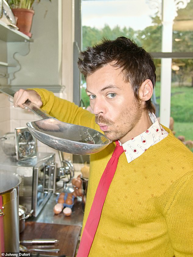 يأتي ذلك بعد أن أعلن هاري في وقت سابق من هذا الشهر أنه سيعتلي المسرح لعرض منفرد للاحتفال بإصدار ألبومه الجديد.