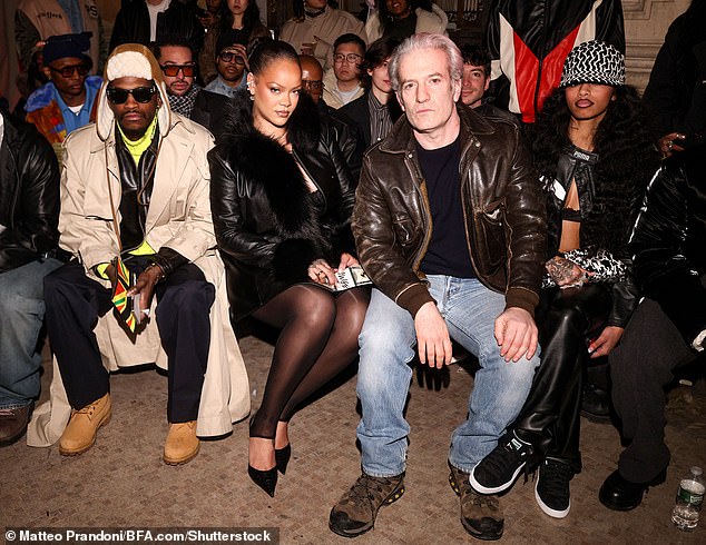 ربما يكون النجم الساحر قد طغى عن غير قصد على العارضات اللاتي يسيرن على المدرج