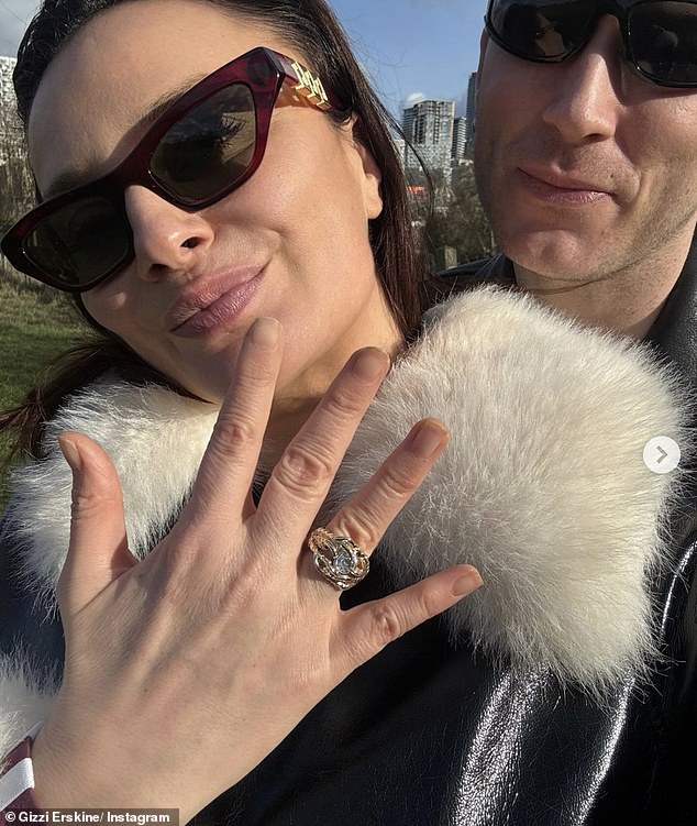 تدفقت طاهية التلفزيون الإنجليزي على زواجها من 